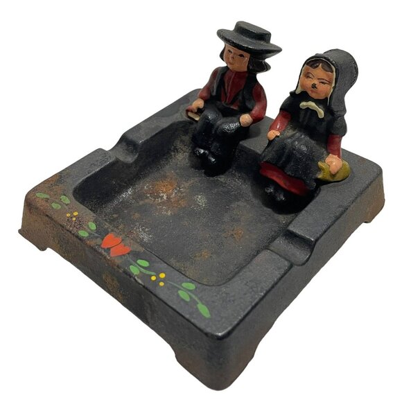 Vintage 1950s Cast Iron Ashtray Wilton Products Wrightsville PA - Amish Couple - Picture 1 of 10